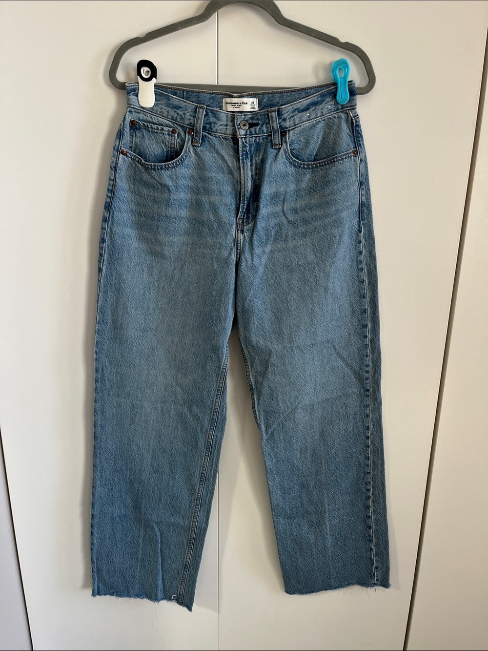 A&F High And Wide Jeans